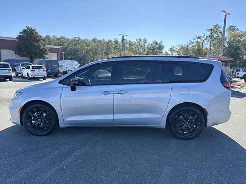 New 2026 Chrysler Pacifica Limited w/ S Appearance Package image 6