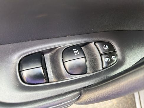 Used 2015 Nissan Rogue SV w/ SV Premium Package image 20