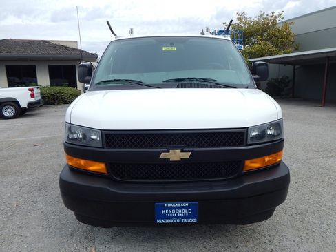 Used 2021 Chevrolet Express 2500 RWD image 11