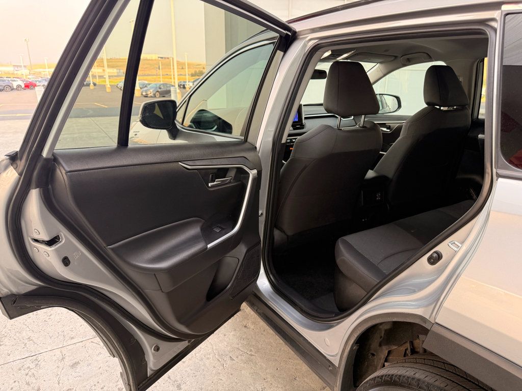 Used 2024 Toyota RAV4 XLE AWD/4WD image 23