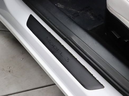 Used 2023 Tesla Model 3 Standard Range image 32