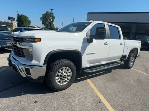 Used 2025 Chevrolet Silverado 2500 LT w/ Safety Package AWD/4WD image 4