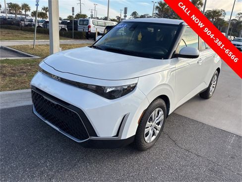 Used 2023 Kia Soul LX image 2