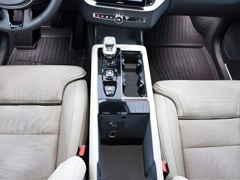 New 2026 Volvo XC60 B5 Plus w/ Protection Package Premier image 29