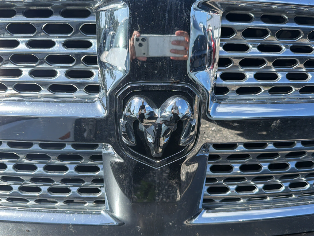 Used 2017 RAM 1500 Laramie RWD image 16