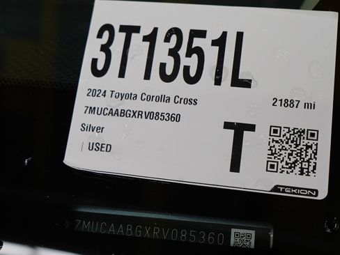 Used 2024 Toyota Corolla Cross LE AWD/4WD image 28