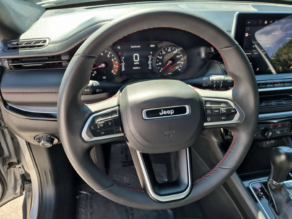 Used 2025 Jeep Compass Trailhawk AWD/4WD image 18
