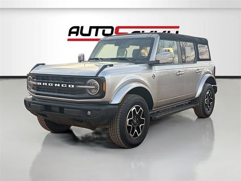 Used 2024 Ford Bronco Outer Banks image 3