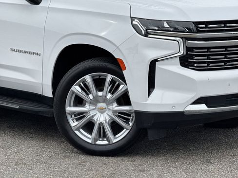 Used 2023 Chevrolet Suburban Premier image 13