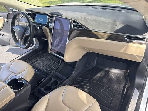 Used 2015 Tesla Model S 70 RWD image 34