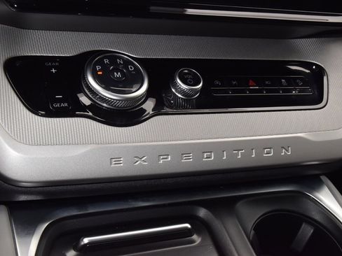 Certified 2025 Ford Expedition Active image 30