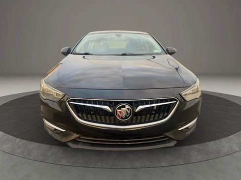 Used 2018 Buick Regal Essence image 2