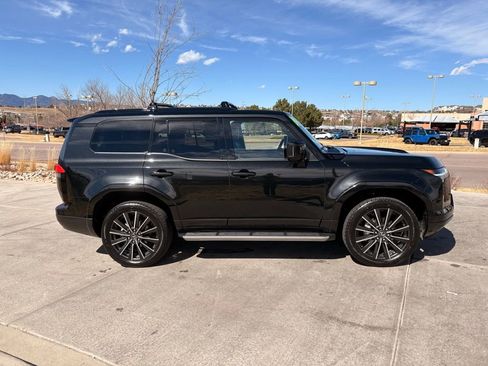 Used 2024 Lexus GX 550 w/ Accessory Package (2T) image 10