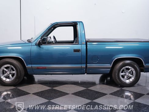 Used 1990 Chevrolet Silverado 1500 2WD Regular Cab image 2