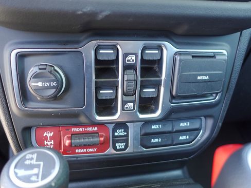 Used 2025 Jeep Wrangler Unlimited Rubicon image 20