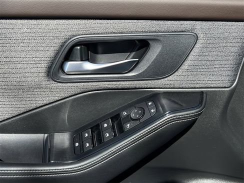 Certified 2023 Nissan Rogue SV image 22