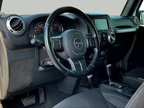 Used 2018 Jeep Wrangler Unlimited Sahara w/ Connectivity Group AWD/4WD image 19