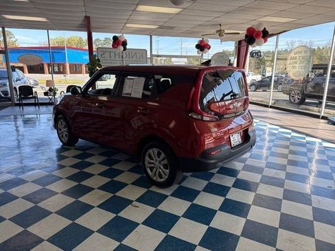 Used 2021 Kia Soul LX image 5