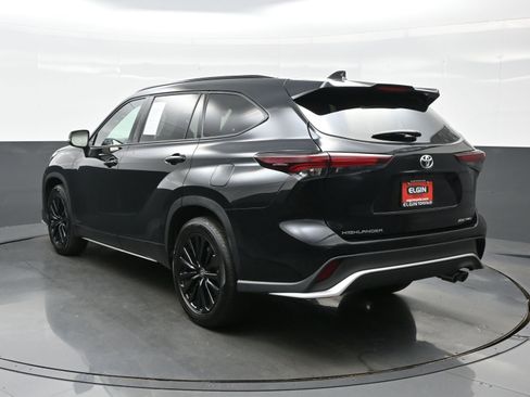 Used 2024 Toyota Highlander XSE AWD/4WD image 4