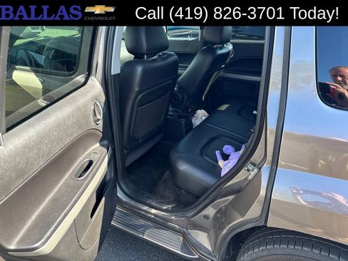Used 2011 Chevrolet HHR LT w/ LT Preferred Equipment Group FWD image 7