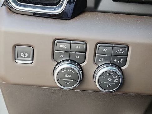 New 2026 GMC Sierra 1500 Denali w/ Technology Package AWD/4WD image 17