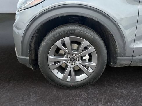 Used 2025 Ford Explorer Active w/ Active Comfort Package AWD/4WD image 14