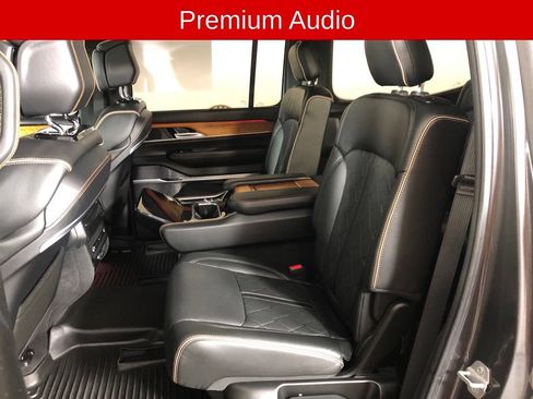 Used 2022 Jeep Grand Wagoneer Series III AWD/4WD image 13