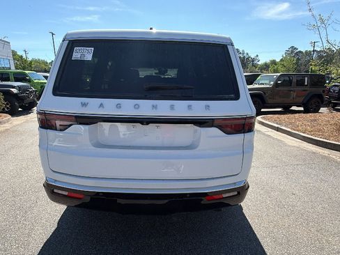 Certified 2025 Jeep Wagoneer 4WD w/ Convenience Group I image 9