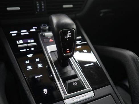 Used 2022 Porsche Cayenne AWD/4WD image 25