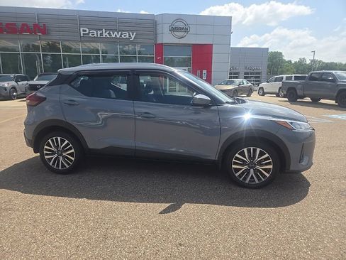 Used 2023 Nissan Kicks SV FWD image 8