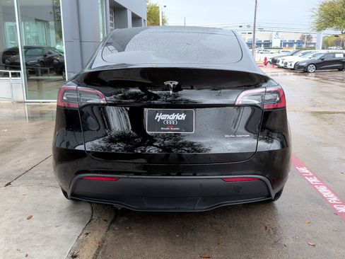 Used 2023 Tesla Model Y Long Range image 9