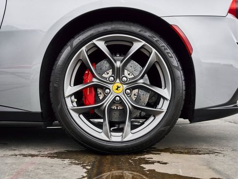 Used 2020 Ferrari GTC4Lusso T image 25