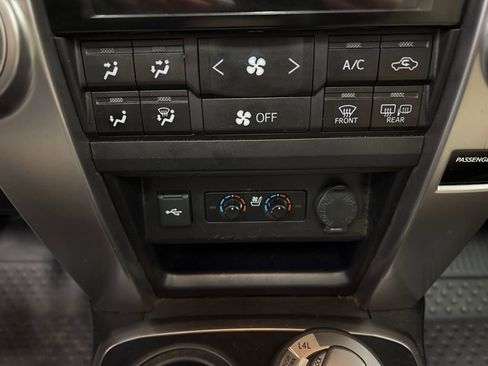 Used 2022 Toyota 4Runner Limited AWD/4WD image 19
