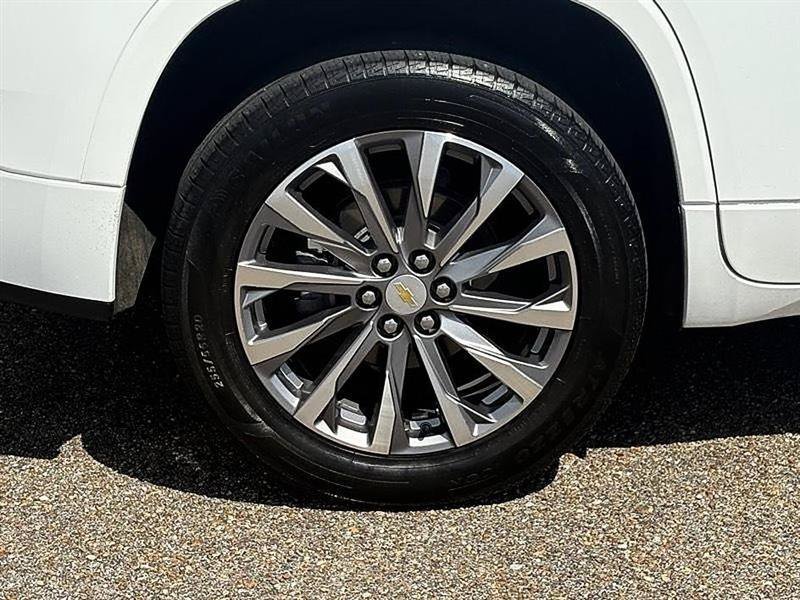 Used 2023 Chevrolet Traverse Premier FWD image 55