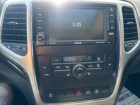 Used 2012 Jeep Grand Cherokee Laredo AWD/4WD image 11