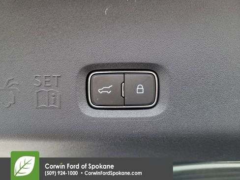 Used 2025 Ford Expedition Active image 26