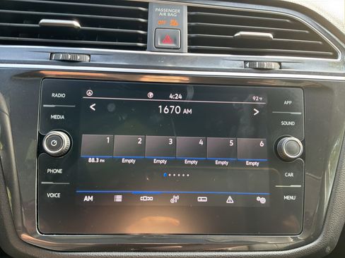 Used 2022 Volkswagen Tiguan SE R-Line image 23