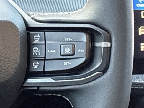 Used 2026 Jeep Cherokee Laredo AWD/4WD image 23