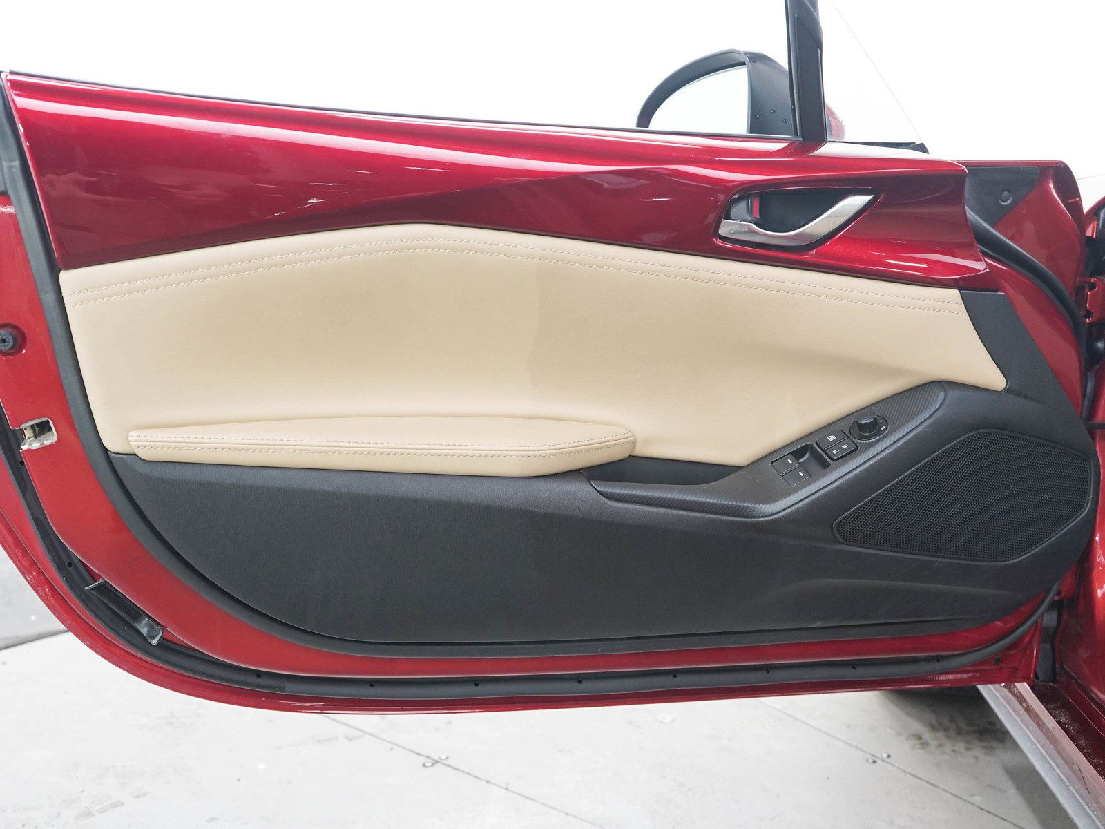 Used 2020 MAZDA MX-5 Miata RF Grand Touring RWD image 14