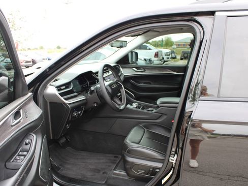 Used 2023 Jeep Grand Cherokee 4WD 4xe w/ Luxury Tech Group II image 33