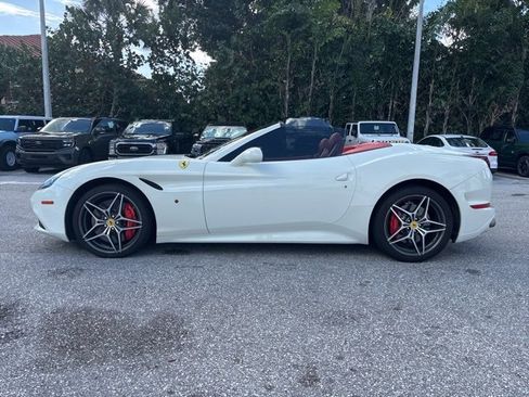 Used 2017 Ferrari California T image 4
