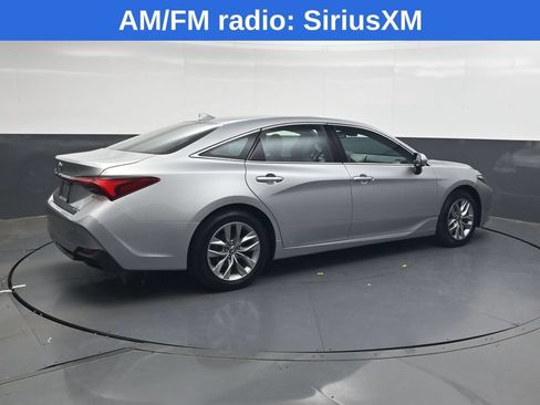 Used 2022 Toyota Avalon XLE w/ Moonroof Package FWD image 4