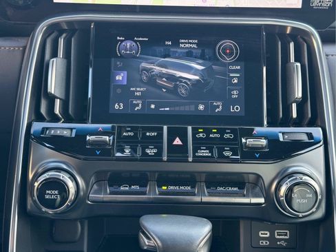 Used 2023 Lexus LX 600 4WD w/ Accessory Package (Z1) image 28