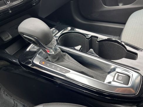 Used 2025 Chevrolet Trax LT image 41