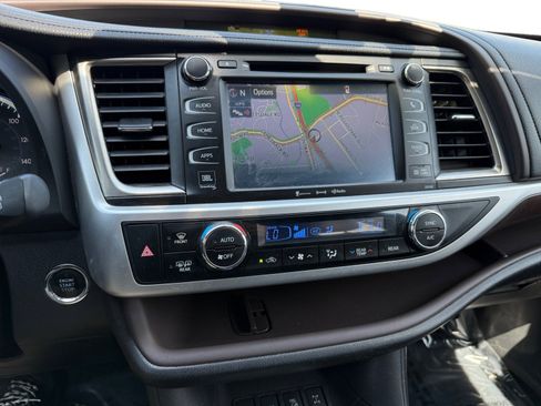 Used 2016 Toyota Highlander Limited image 12