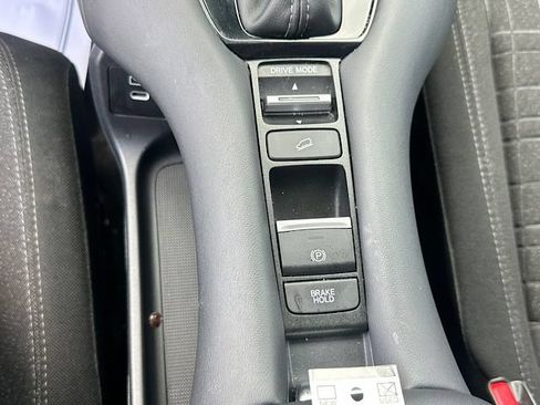 Used 2025 Honda HR-V LX image 23