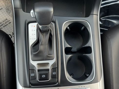 Used 2023 Kia Carnival LX FWD image 19