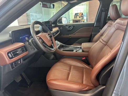 Certified 2025 Lincoln Aviator Reserve w/ Illumination Package RWD image 12