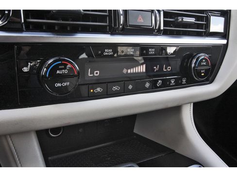 Used 2025 Nissan Pathfinder SL FWD image 29