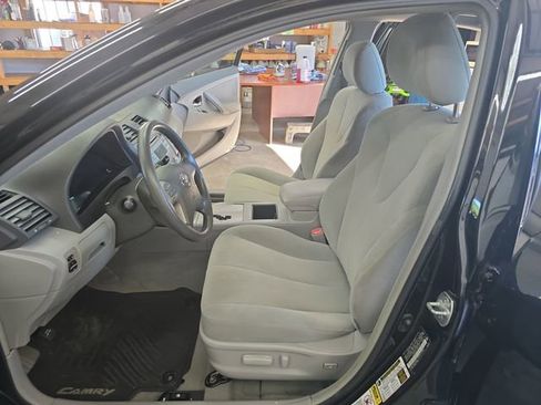 Used 2009 Toyota Camry LE FWD image 13